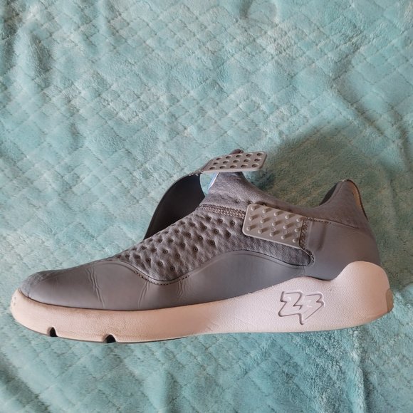 JORDAN BRAND MENS SNEAKERS IN NORTH CAROLINA TARHEELS COLORS - Picture 4 of 7